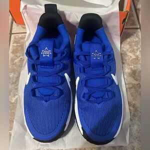 Boys Nike Star Runner Sneakers - New in box